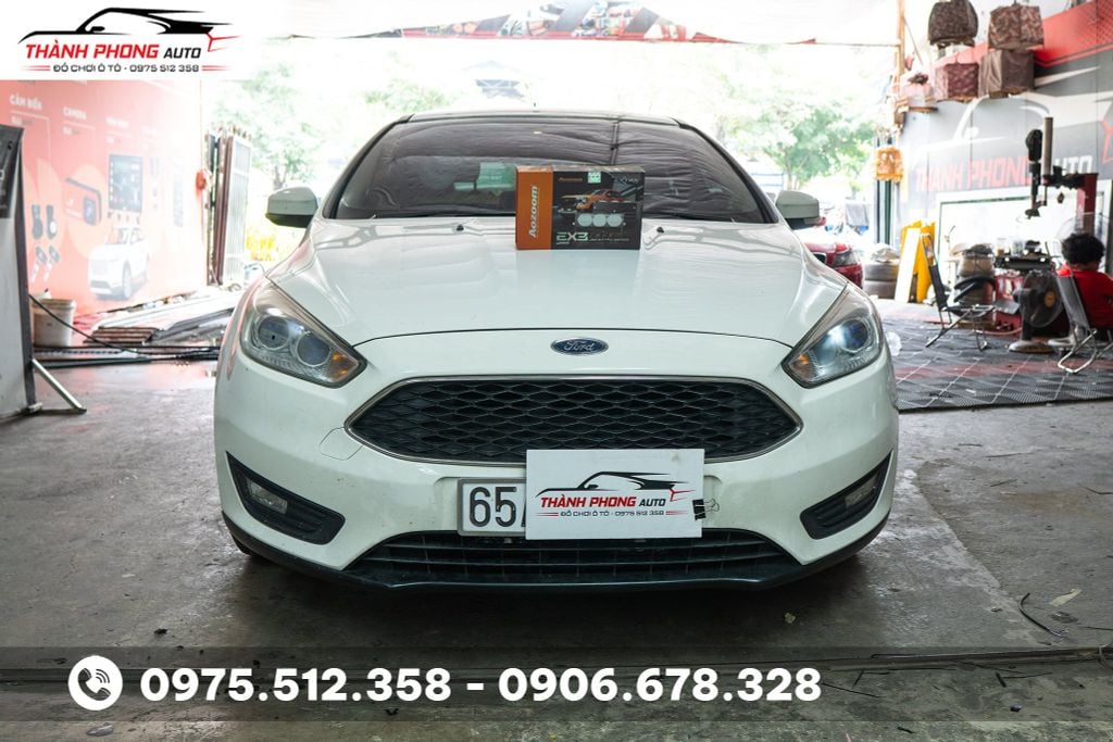 ford focus lắp đèn trợ sáng