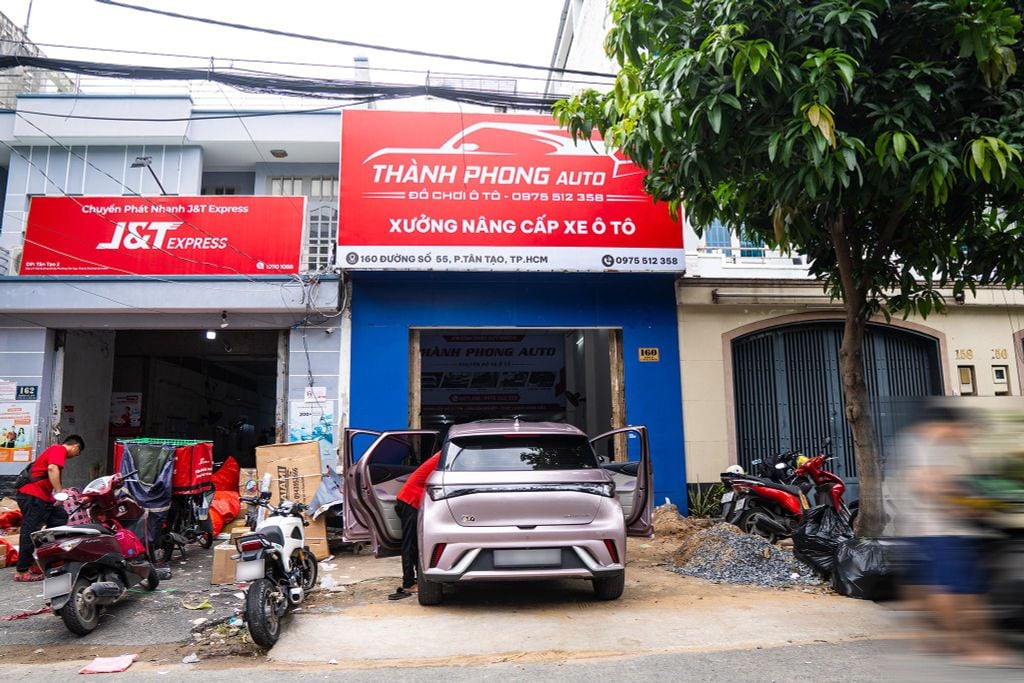 Thành Phong Auto địa chỉ lắp đèn trợ sáng Aozoom chính hãng
