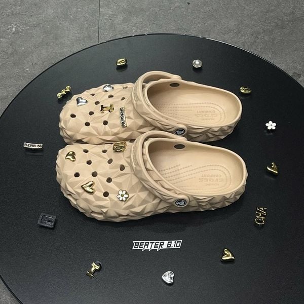 Dép crocs – Thoải mái, chống trơn trượt