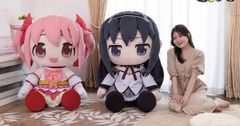 Madoka và Homura ra mắt phiên bản thú bông khổng lồ đón chờ phim mới