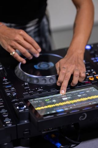 Chơi nhạc trên dữ liệu đám mây có phải là tương lai của DJ không?