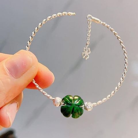Cỏ bốn lá may mắn: ý nghĩa 4 lá & cách chọn trang sức