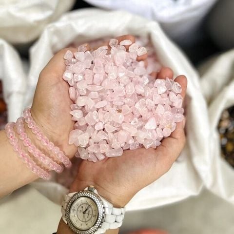 Đá Thạch Anh Hồng (Rose Quartz) Là Gì? Ý Nghĩa, Cách Dùng