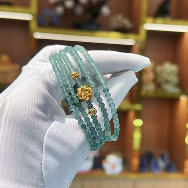 Chuỗi Lam Ngọc Băng VIP 4mm Mix Charm Hoa Sen & Bi Vàng 10K