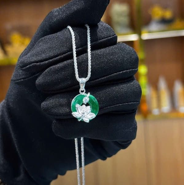 Mặt Đeo Cổ Đồng Điếu Bọc Hoa Sen Bạc