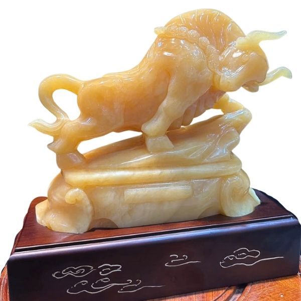 Tượng Bò Tót Ngọc Hoàng Long