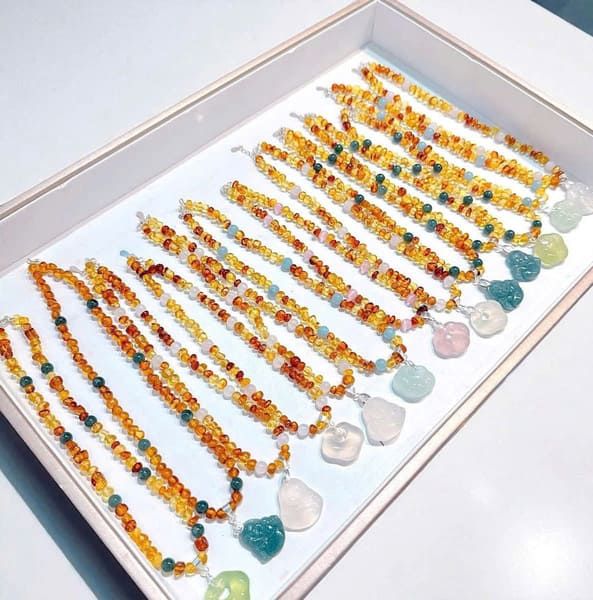 Vòng Cổ Hổ Phách Mix Mặt Như Ý & Phật Di Lặc