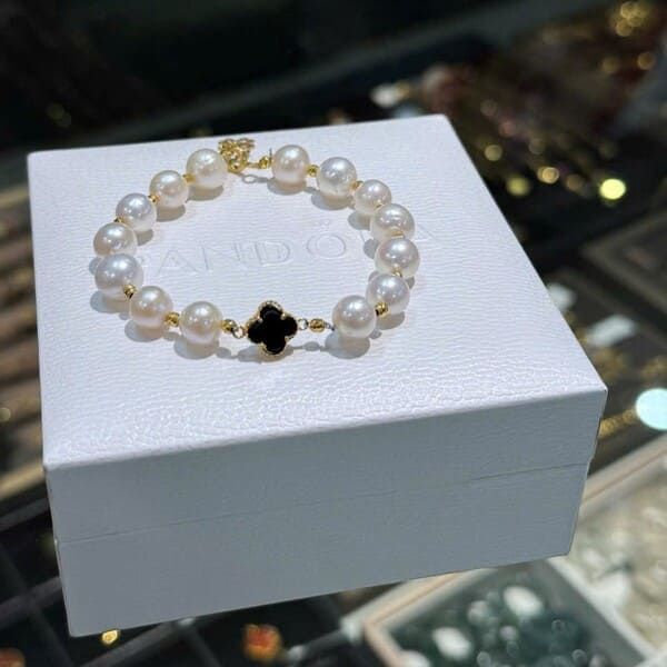 Vòng Ngọc Trai Mix Cỏ 4 Lá Bọc Vàng & Lõi Vàng