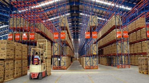 Phí lưu kho là gì? Cách tính và tối ưu cho shop online