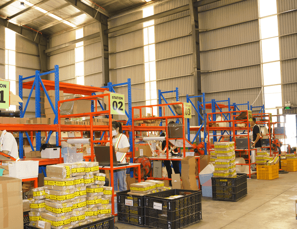 Có thể ra bưu cục nhận hàng Shopee Express được không?