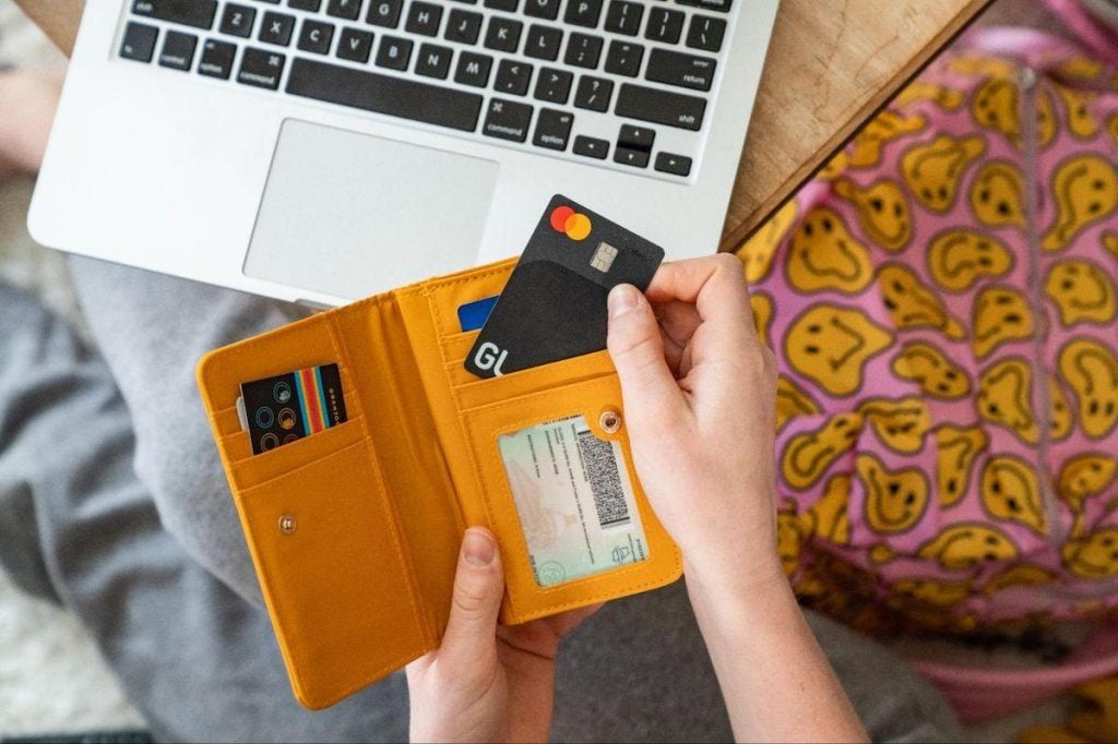 Mã bưu chính thẻ tín dụng là gì? Vai trò & Cách điền chính xác