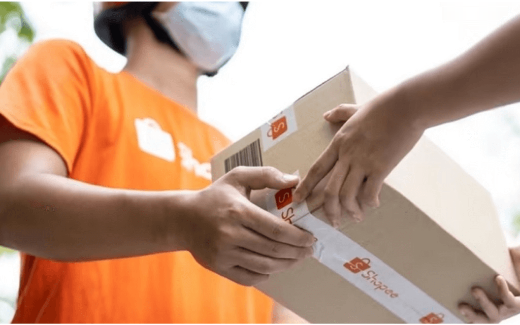 Trả hàng Shopee ai chịu phí? Quy trình, lưu ý shop nên biết