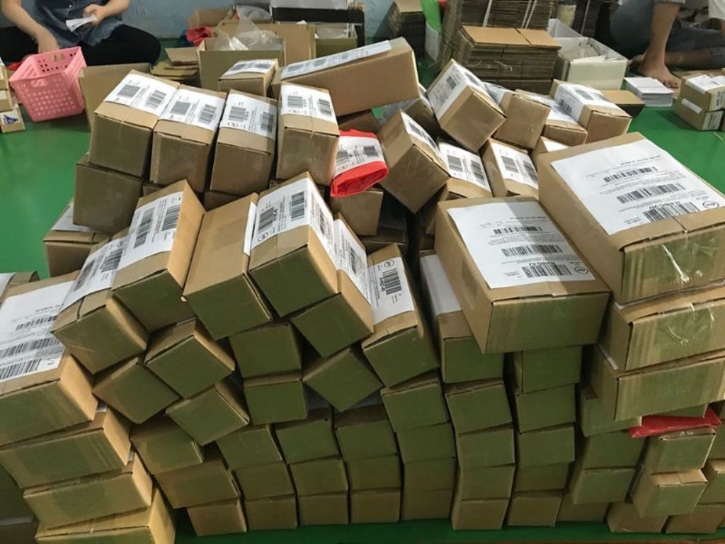 Đơn hàng shopee được ký gửi tại bưu cục Đống Đa