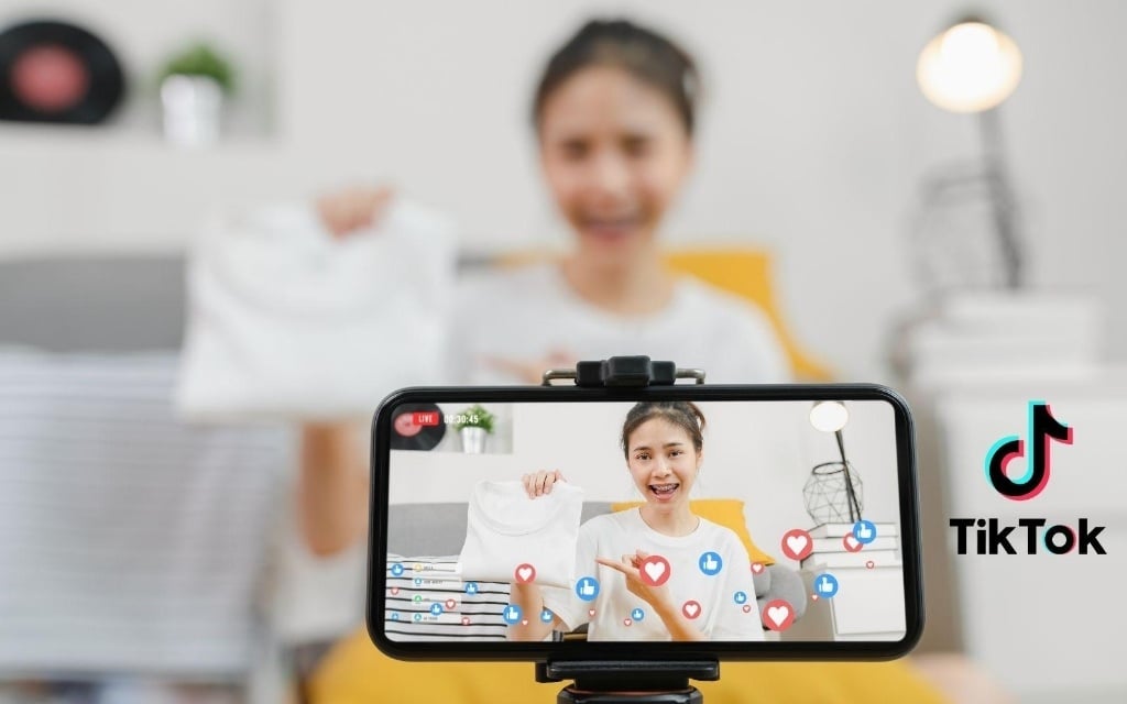 Gợi ý mẫu kịch bản livestream TikTok bán quần áo