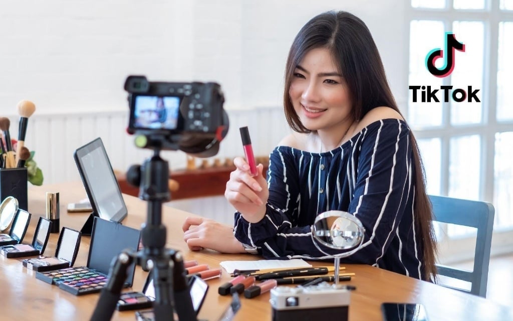 Gợi ý mẫu kịch bản livestream TikTok bán mỹ phẩm
