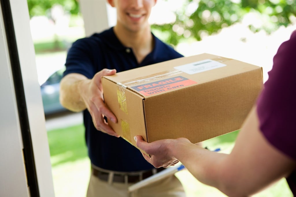 Chuyển phát nhanh là vận chuyển hàng hóa với tốc độ nhanh hơn bình thường