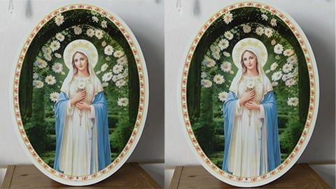 Khi ta lặng nhìn hình thánh, tâm ta cũng được soi sáng