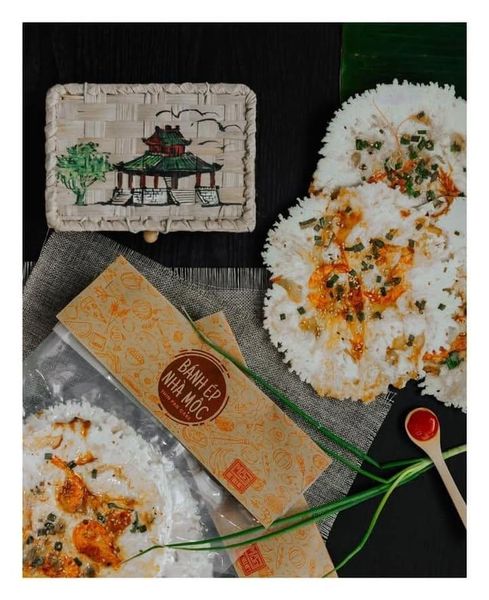Bánh ép khô Mộc - Món ăn vặt giòn ngon mang đậm vị Huế