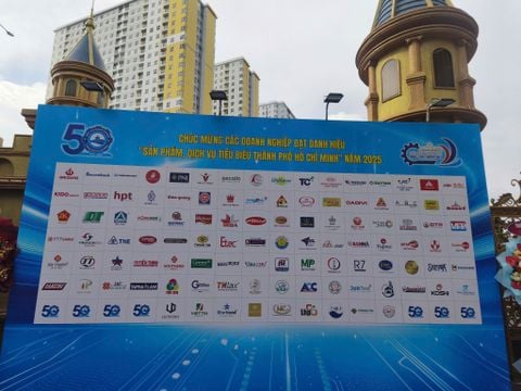 Công Ty Cà Phê Meet More Vinh Dự Nhận Biểu Tượng Hàng Việt Nam Tiêu Biểu – Tự Hào Thương Hiệu Việt Trong Ngày Doanh Nhân Việt Nam 13/10