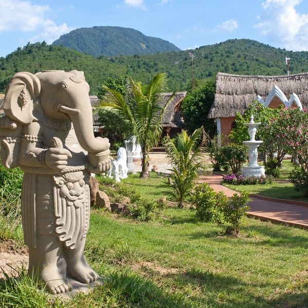 Chamvillage – Khi điêu khắc Chăm được tiếp nối bằng một cách làm nghề nghiêm túc