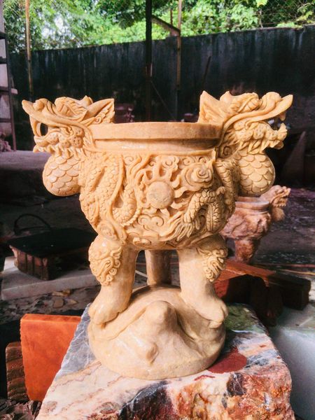 Lư hương chạm rồng đá quý