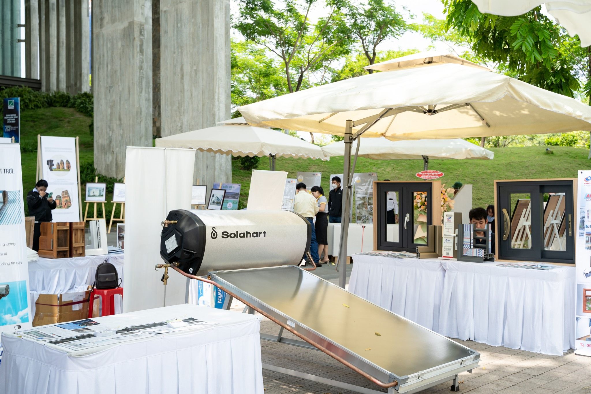 Giá Trọn Bộ Máy Nước Nóng Năng Lượng Mặt Trời Solahart Mới Nhất