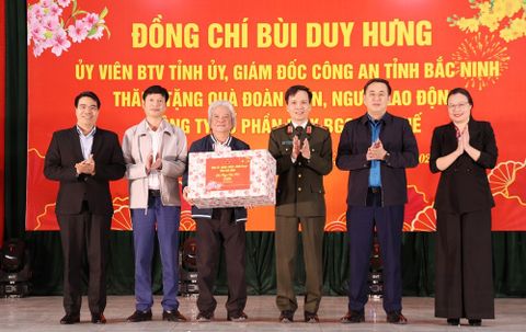 CÔNG TY CP MAY BGG YÊN THẾ VINH DỰ ĐÓN TIẾP THIẾU TƯỚNG BÙI DUY HƯNG VỀ THĂM VÀ TRAO QUÀ CHO CÁN BỘ, CÔNG NHÂN VIÊN NHÀ MÁY