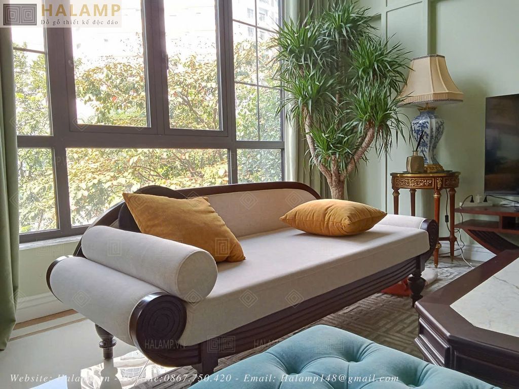 đưa khách đi xem một công trình mà Halamp đã thi công xong