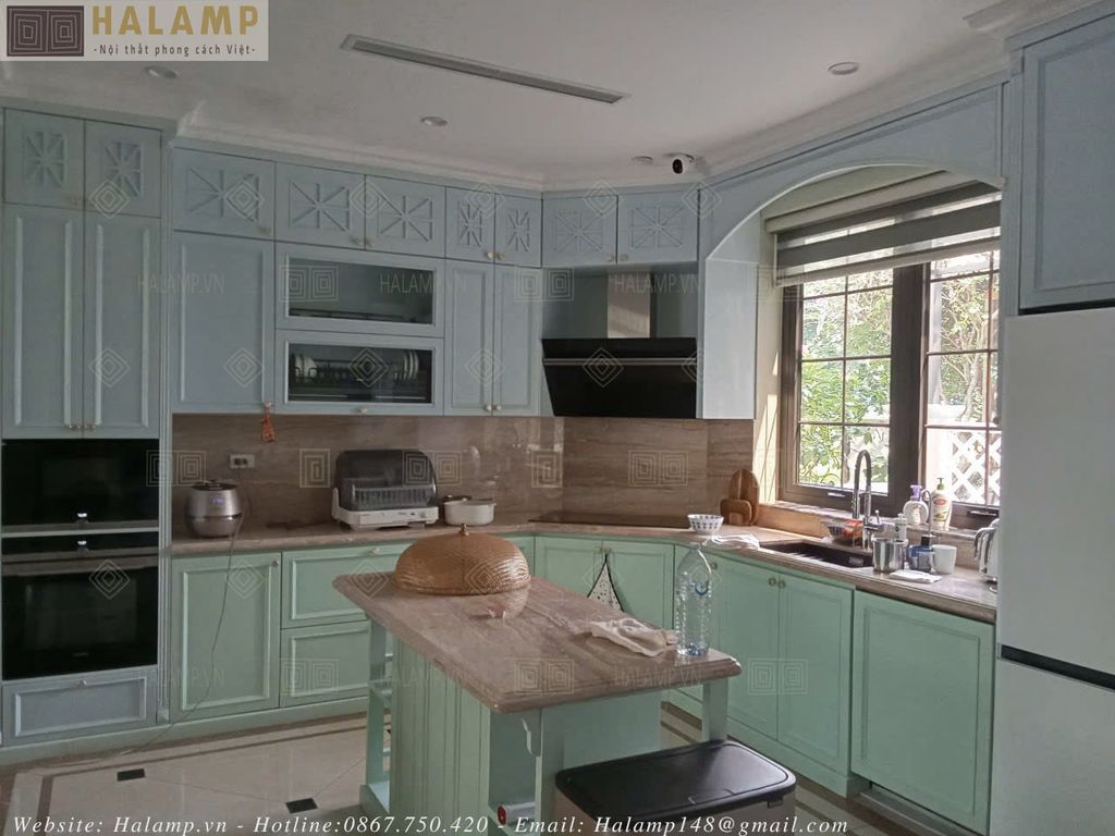 đưa khách đi xem một công trình mà Halamp đã thi công xong