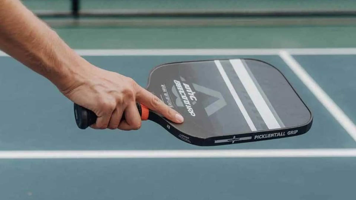 3 cách cầm vợt pickleball đúng - chuẩn kỹ thuật mọi cấp bậc người chơi