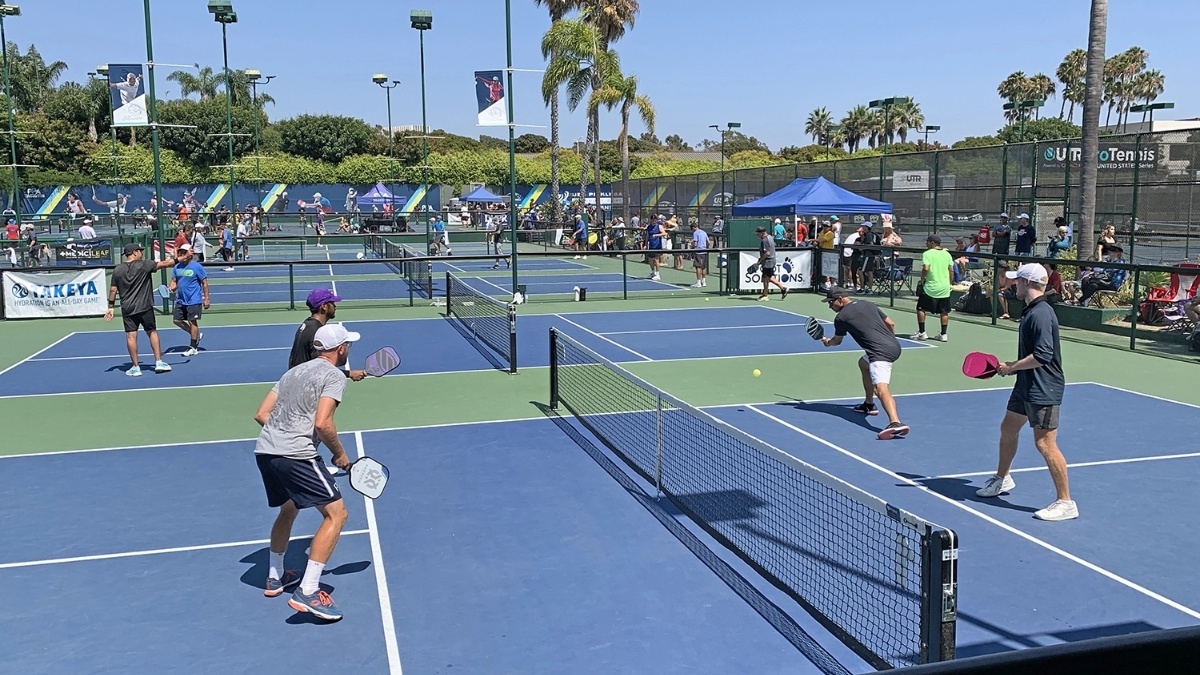Luật chơi pickleball đánh đôi chi tiết từ A-Z: Nắm vững để làm chủ sân chơi