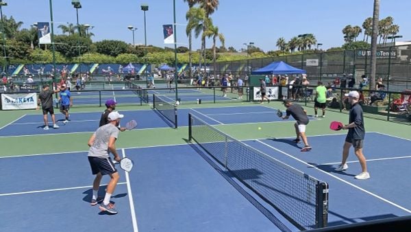 Luật chơi pickleball đánh đôi chi tiết từ A-Z: Nắm vững để làm chủ sân chơi