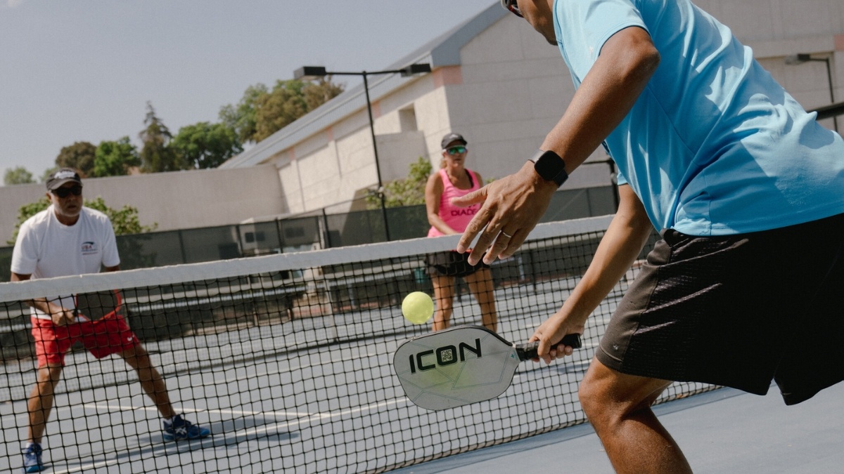 Sự khác biệt giữa vợt pickleball sợi Carbon và Kevlar: Nên chọn loại nào?
