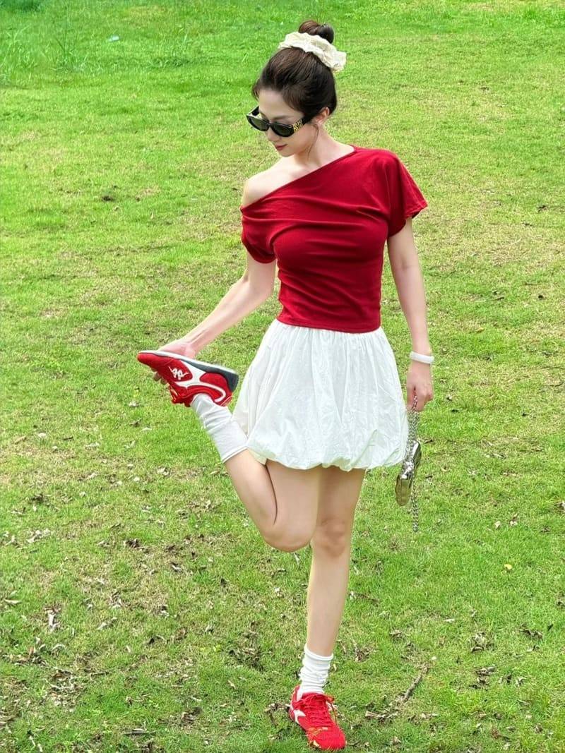 Cách phối đồ với giày thể thao đỏ cho nam