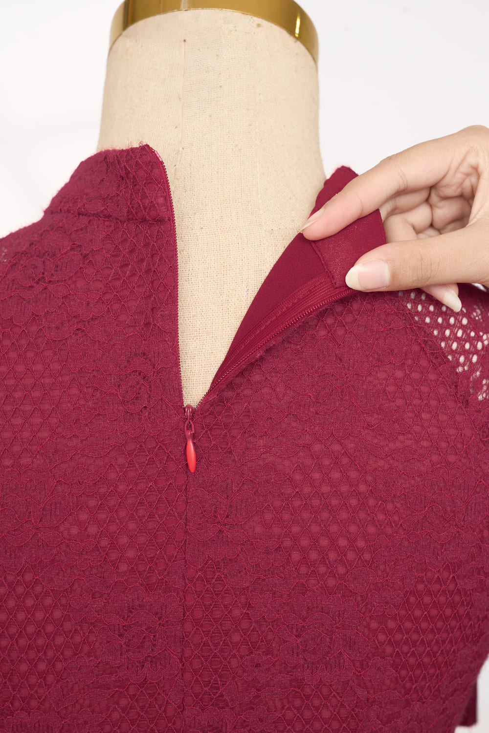 Áo dài nữ Hỷ Châu vải Ren Nhung dáng suông cổ Tàu đính tua rua