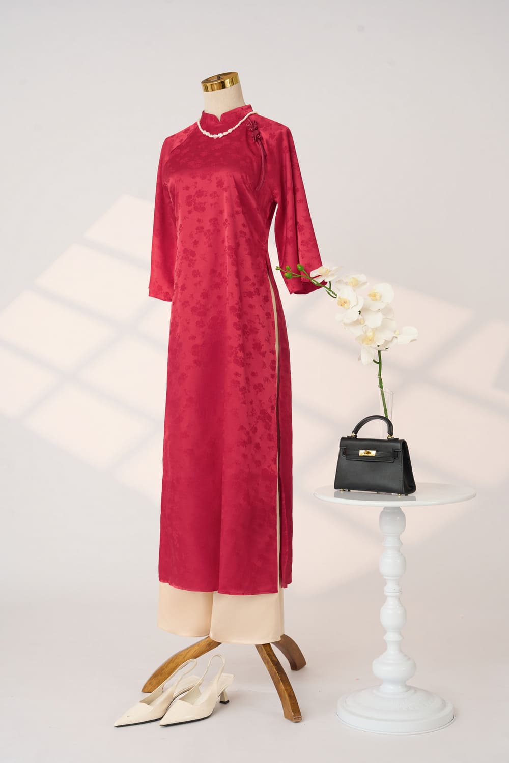 Áo Dài nữ Younger dòng Truyền thống vải lụa vân mềm mại dáng tay lỡ cúc Tết