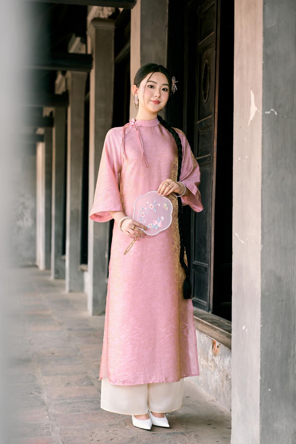 Áo dài tơ tằm ánh kim thiết kế cổ cao cúc tết truyền thống