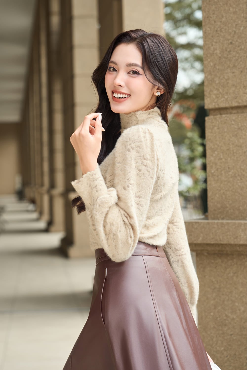 Áo kiểu nữ chất ren nhung cổ cao vai bồng