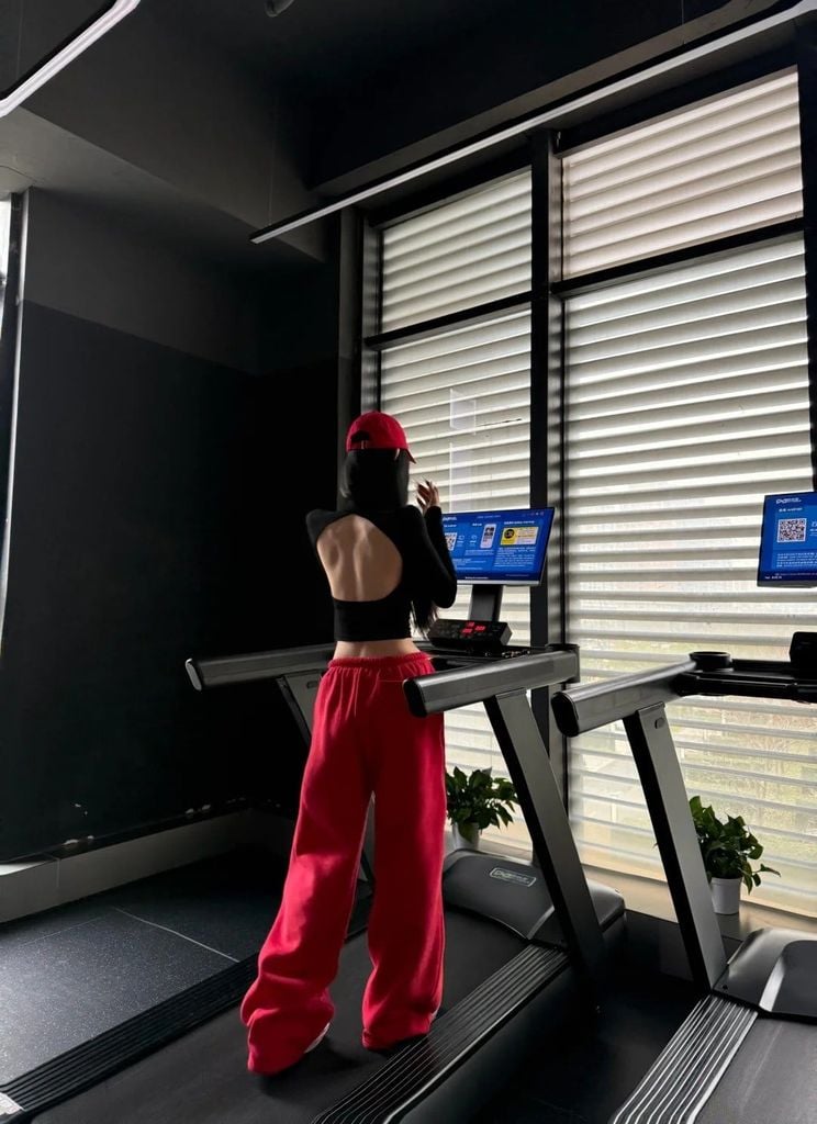 áo hở lưng mặc với gì