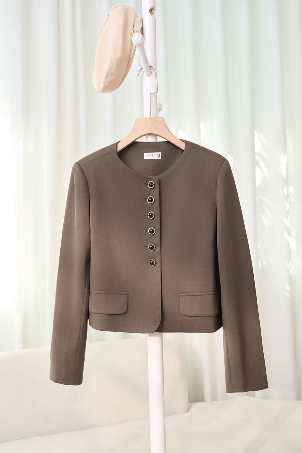 Áo khoác dạ ép nữ lót habutai dáng ngắn cổ tròn Delicate