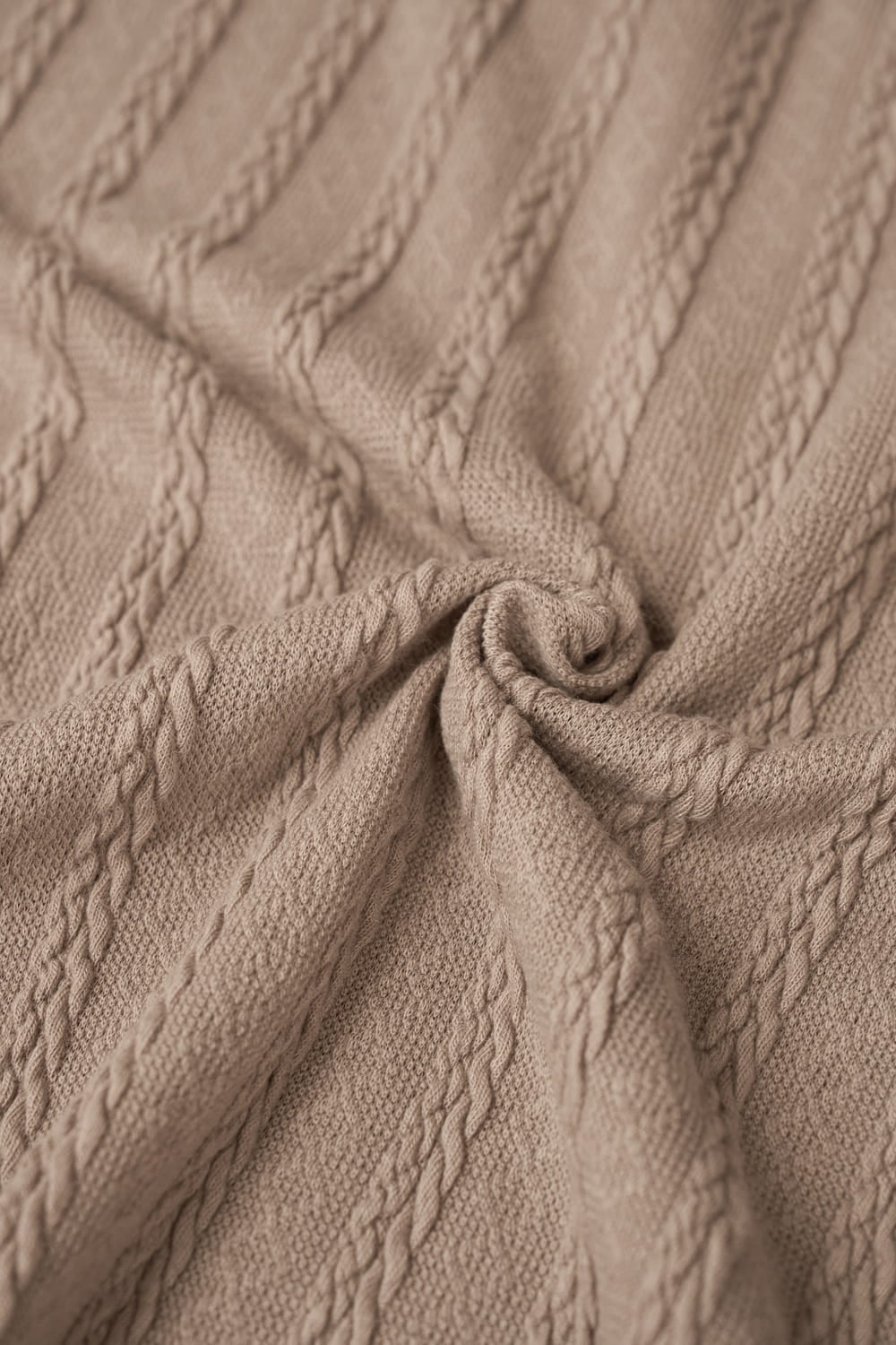 Áo len nữ dệt vặn thừng cổ V dài tay phối lớp