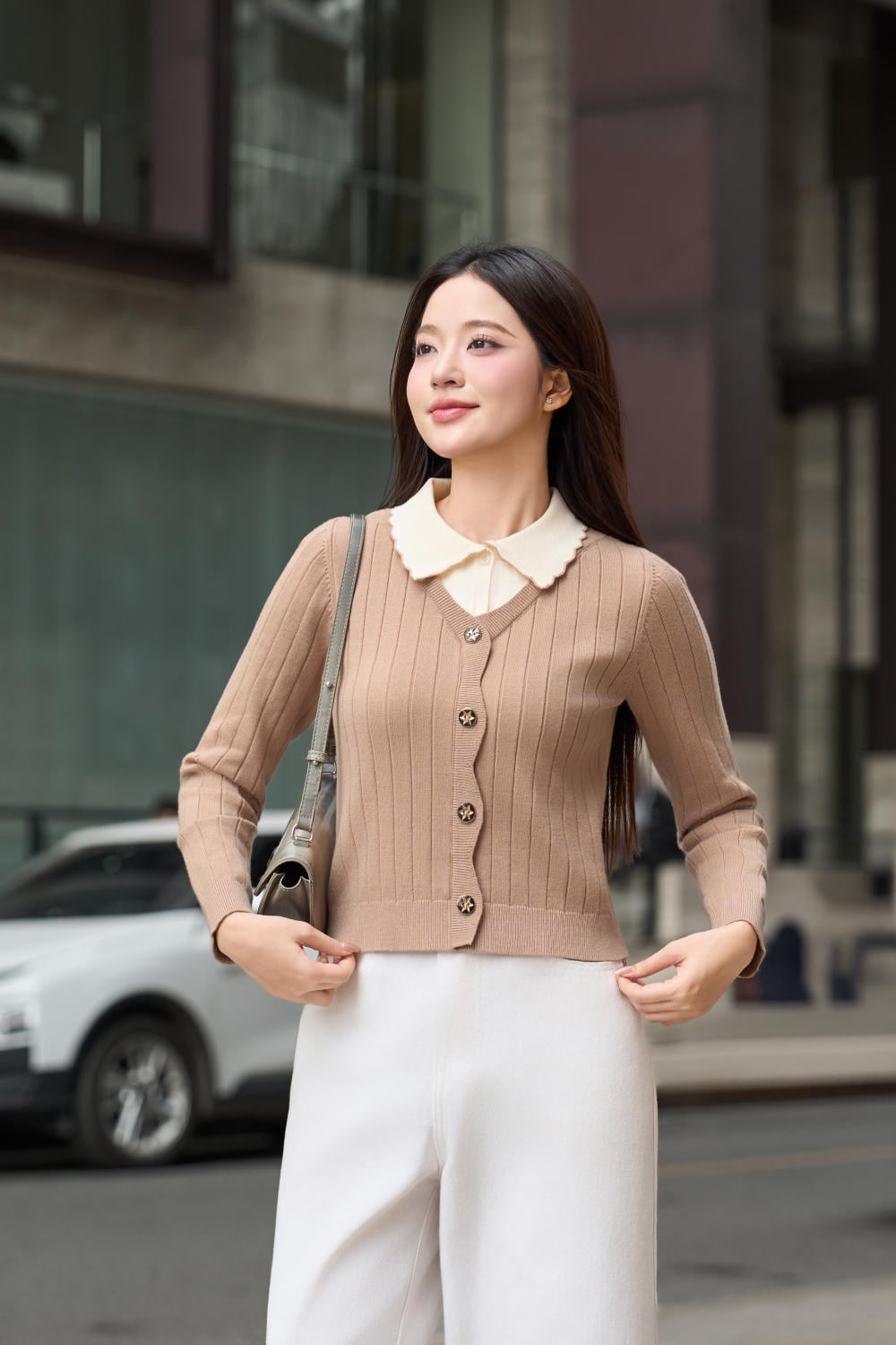 Áo len lông thỏ phối cổ sen sóng dáng ngắn thanh lịch