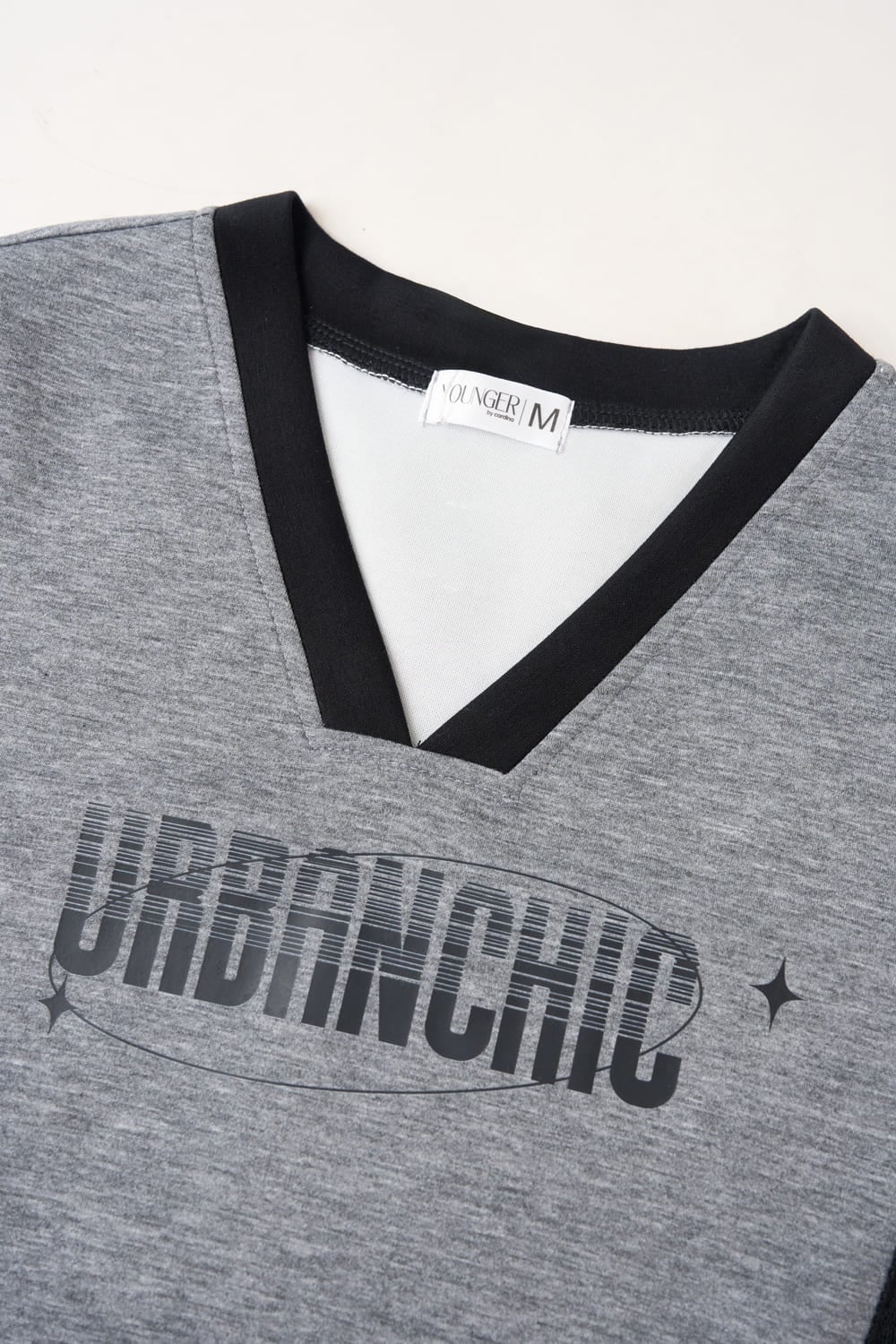 Áo thun nữ vải umi mềm dáng croptop dài tay cổ V phối màu