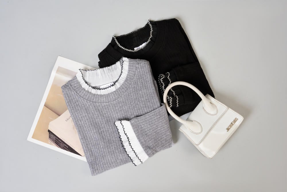 Áo nỉ nữ lông cừu sọc to dáng suông phối bèo cổ tay