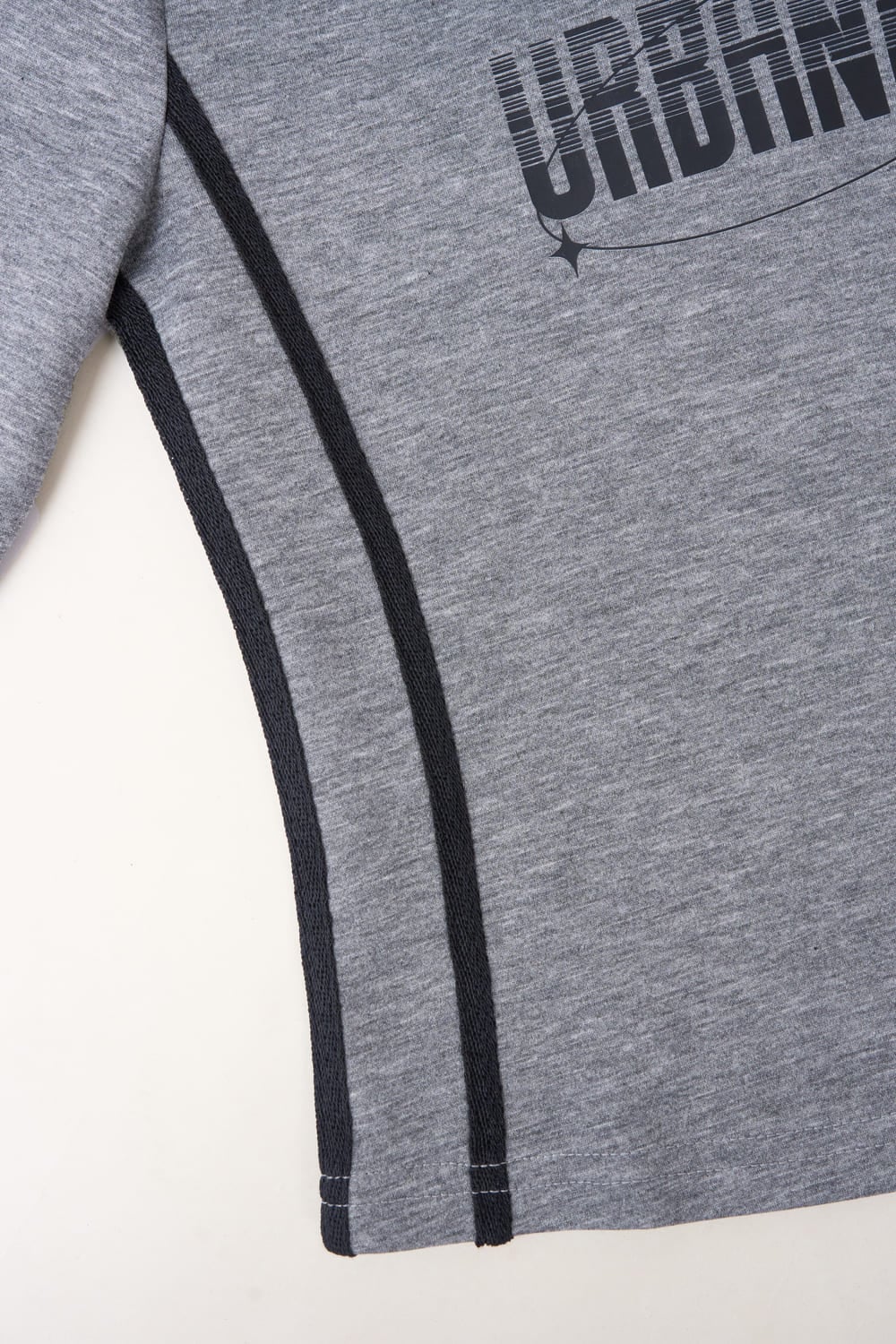 Áo thun nữ vải umi mềm dáng croptop dài tay cổ V phối màu