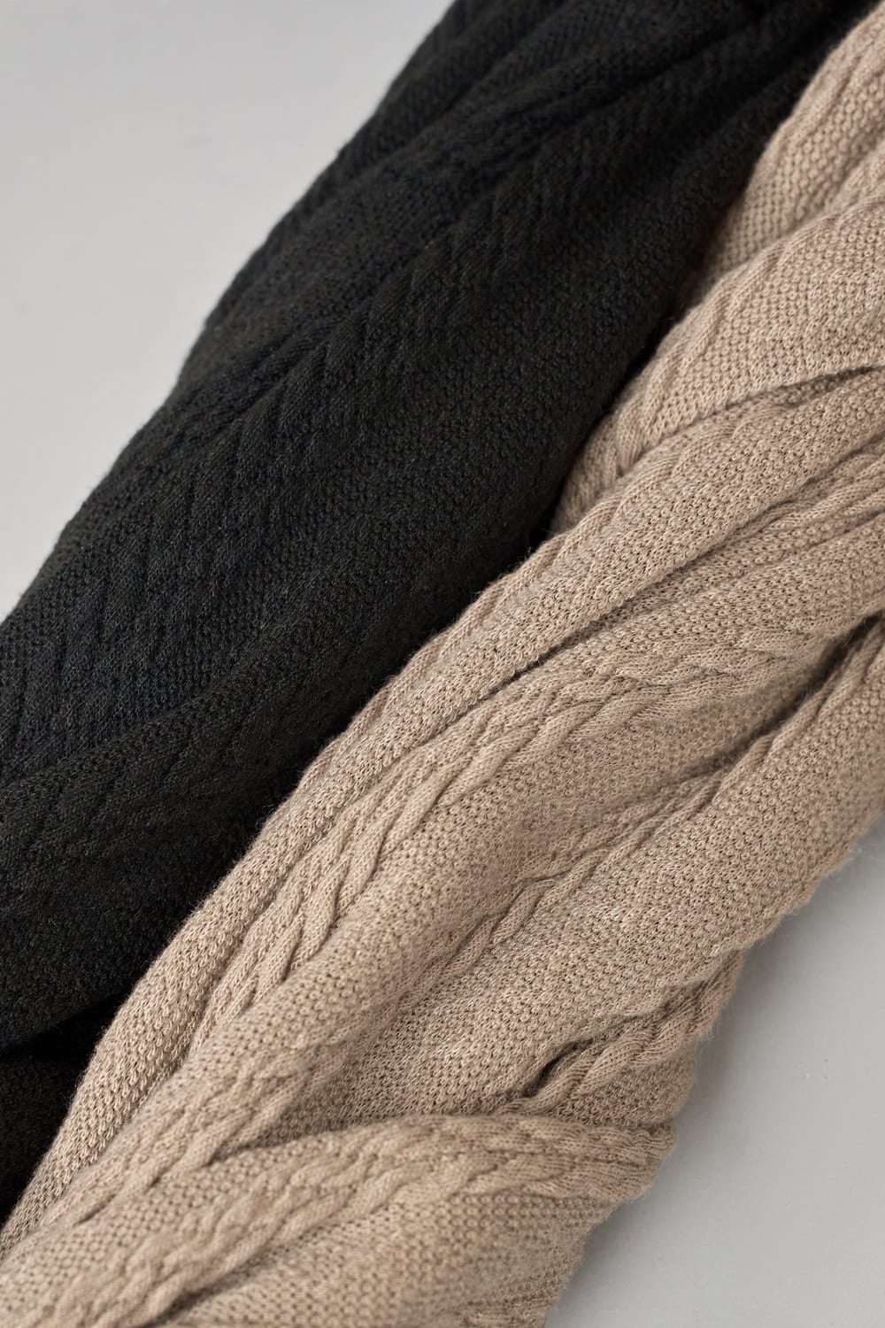 Áo len nữ dệt vặn thừng cổ V dài tay phối lớp