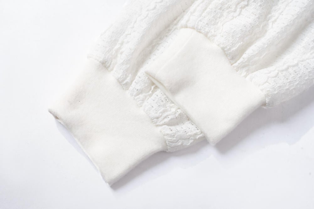 Áo nỉ lông cừu phối tay ren dệt nổi 3D dáng suông cổ trụ