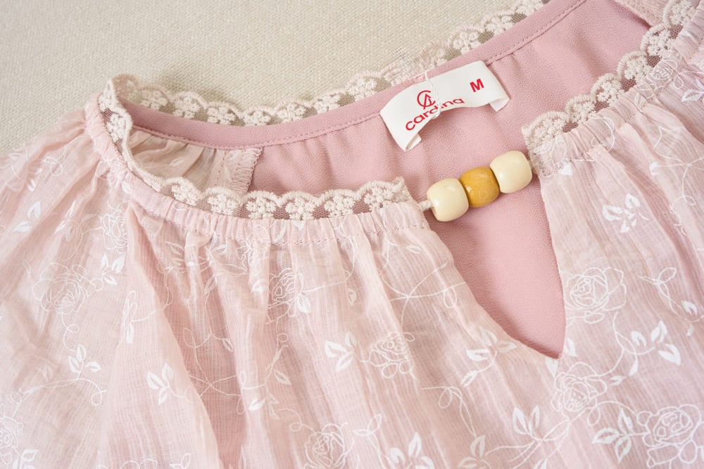 Áo thô nữ thêu tay cộc Raglan cổ tròn phối viền