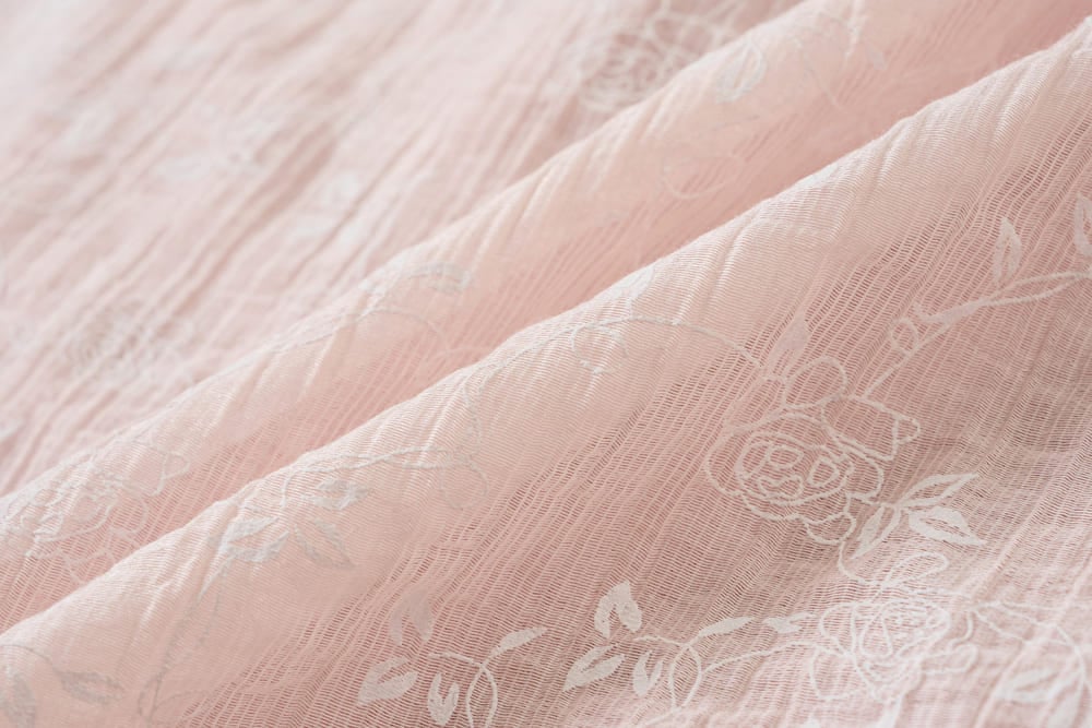 Áo thô nữ thêu tay cộc Raglan cổ tròn phối viền