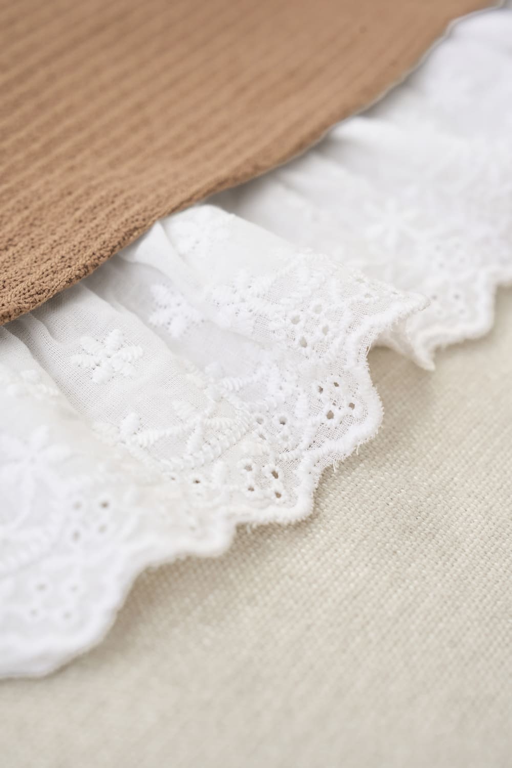 Áo kiểu nữ Cardina dòng thời trang vải len xốp dáng ôm dài tay phối ren gấu